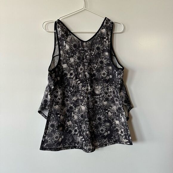 Lululemon Floral Tank Flowabunga - see measurements for size - Picture 6 of 13